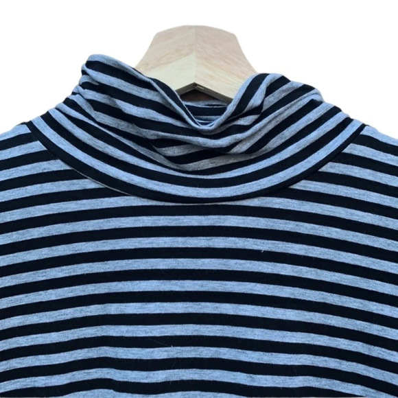 KENNETH Cole Striped grey and black short sleeve blouse women's size large - Picture 4 of 4